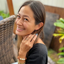 Load image into Gallery viewer, Koa Wood and 'Ekolu Mother of Pearl Pikake Bead Bracelet