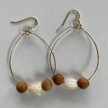 画像をギャラリービューアに読み込む, Koa Wood &amp; Mother of Pearl Pikake Bead - 14k Gold Filled Hoop Earrings
