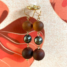 画像をギャラリービューアに読み込む, Koa Wood Bead with Tahitian Pearl- 14k Gold Filled Dangle Earrings
