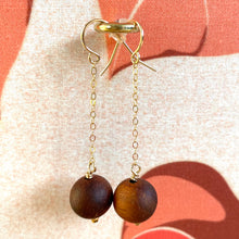 画像をギャラリービューアに読み込む, Koa Wood Bead Nui - 14k Gold Filled Dangle Earrings
